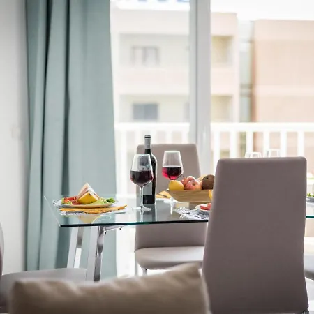 M1C Brand New Apartment, Free Wi-Fi,Community Pool Apartment *