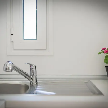 M1C Brand New Apartment, Free Wi-Fi,Community Pool Apartment *